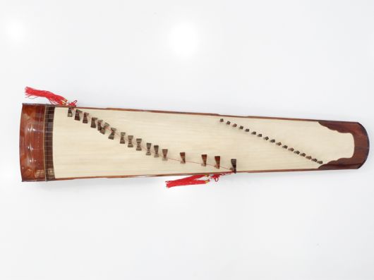 đàn tranh hồng đào